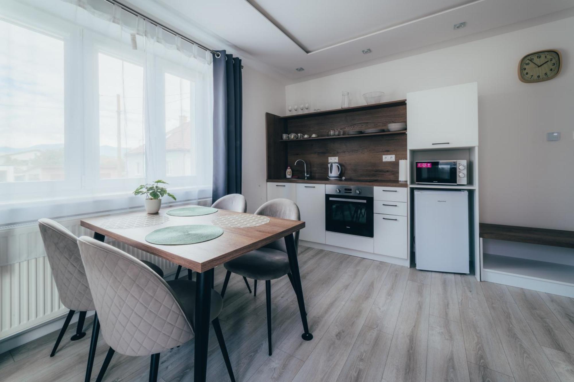 Apartmany Friends Liptov ลิฟตอฟสกีมิคูลาช ภายนอก รูปภาพ